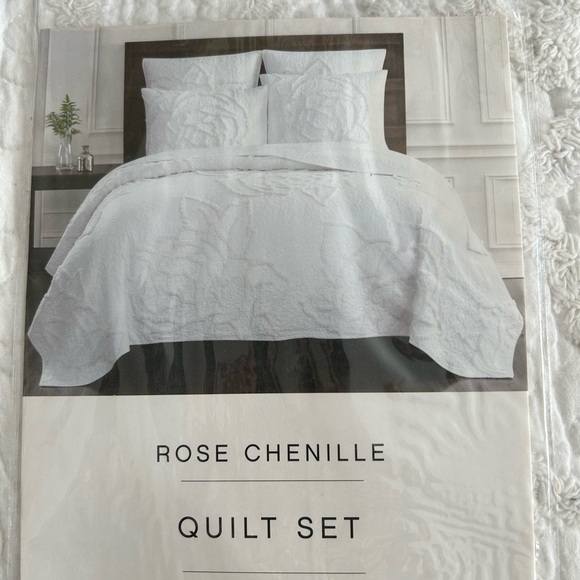 ROSE CHENILLE FULL/QUEEN QUILT SET, 1 QUILT & 2 SHAMS & 1 EURO SHAM- NEW, - Picture 1 of 6
